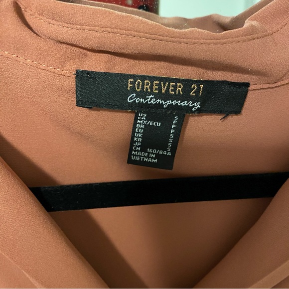 Forever21 Contemporary Blouse - Picture 5 of 5